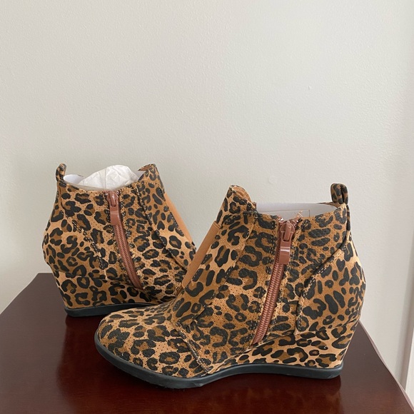 Leopard wedge boots. New never worn. Size 5 1/2 - Picture 2 of 7
